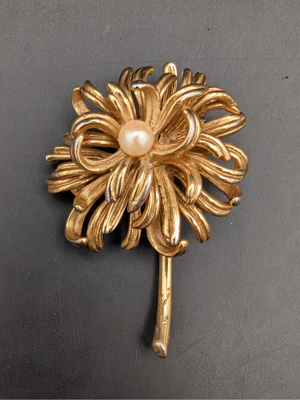 Vintage Marcel Boucher Chrysanthemum 8374 Pin Brooch Gold Tone / Cultured Pearl